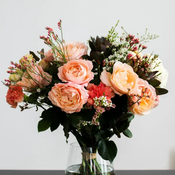 Roses — Compositions à base de roses fraîches, sélectionnées avec soin auprès de nos producteurs.